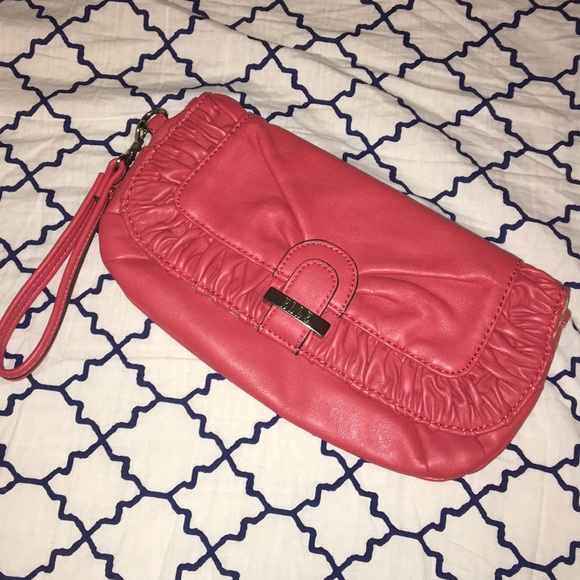 ELLE Wristlet NWOT - Picture 1 of 4